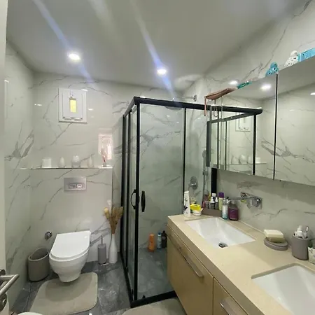Apartament Tadinda,bahceli Ve Sueper Konumda Tasarim Daire Stambuł